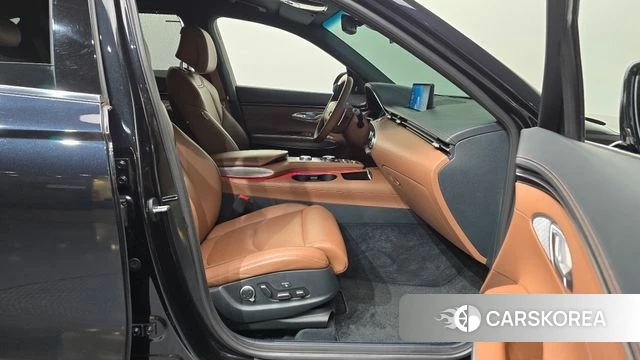 Genesis GV70 2023 Черный из Кореи, фото 2