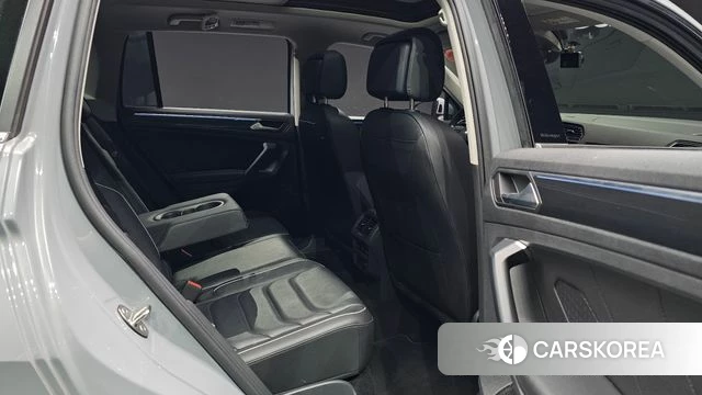 Volkswagen Tiguan second Generation 2022 Серебристо-серый из Кореи, фото 2