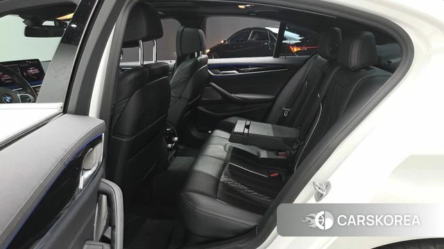 BMW 5 Series (G30) 2021 Белый из Кореи, фото 2