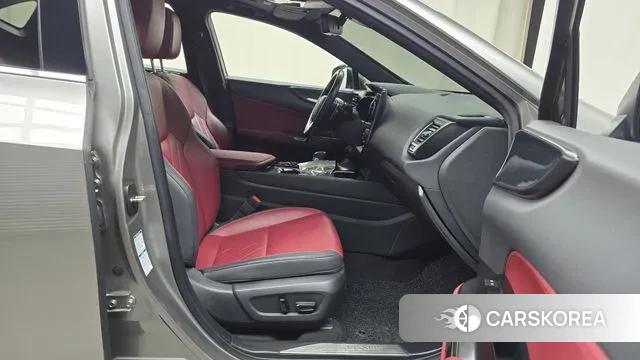 Lexus NX350h Second generation 2023 Серебристо-серый из Кореи, фото 2