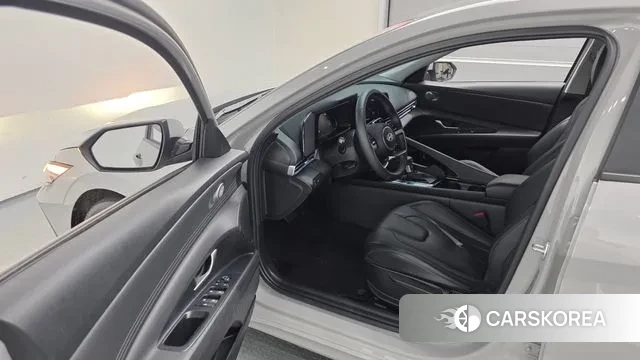 Hyundai The New Avante (CN7) 2024 Серебристо-серый из Кореи, фото 2