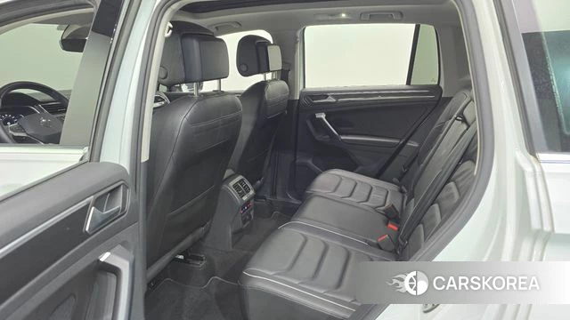 Volkswagen Tiguan second Generation 2022 Белый из Кореи, фото 2