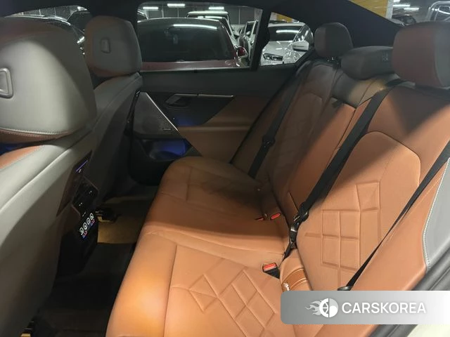 BMW 5 Series (G60) 2025 Белый из Кореи, фото 2