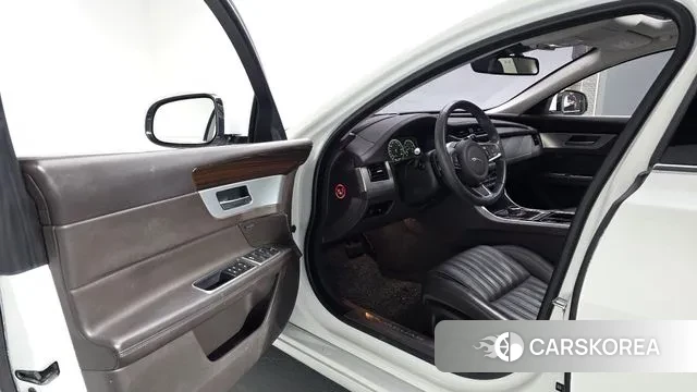 Jaguar XF (X260) 2018 Белый из Кореи, фото 2