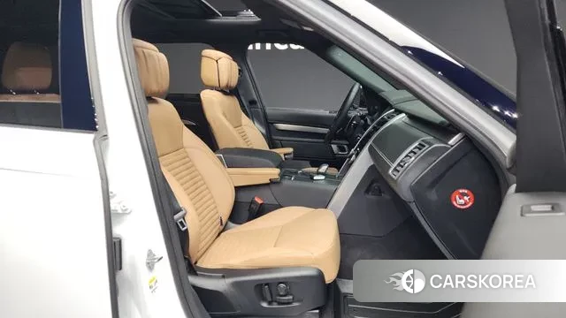 Land Rover Discovery 5 2025 Белый из Кореи, фото 2