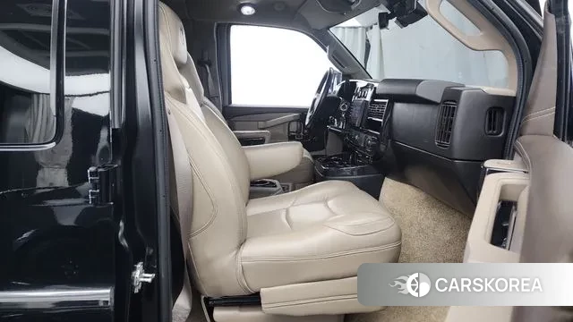 Chevrolet Express Van 2021 Черный из Кореи, фото 2