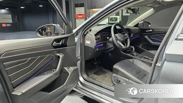 Volkswagen 7th Generation of Jetta 2024 Серый из Кореи, фото 2