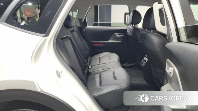 Kia Niro Plus 2023 Белый из Кореи, фото 2