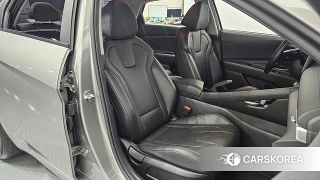 Hyundai Avante (CN7) 2021 Серебристо-серый из Кореи, фото 2