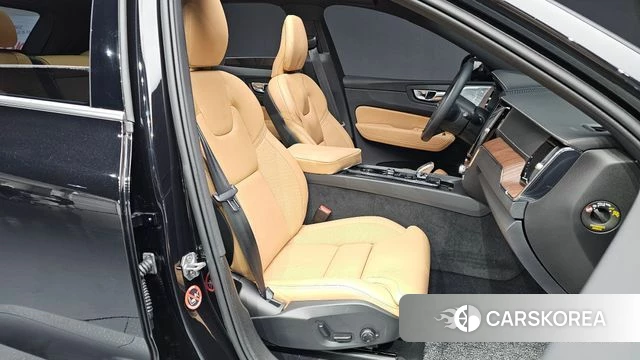 Volvo XC60 second Generation 2021 Черный из Кореи, фото 2