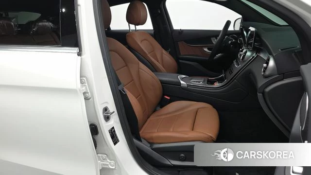 Mercedes-Benz GLC-Class X253 2021 Белый из Кореи, фото 2