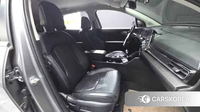 Kia Sportage 5th Generation 2022 Серебристо-серый из Кореи, фото 2