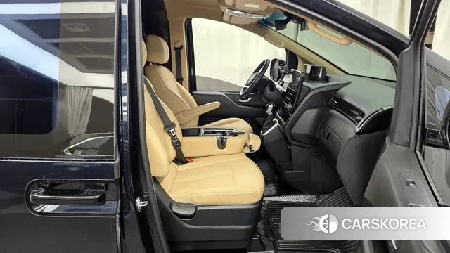 Hyundai Staria 2023 Черный из Кореи, фото 2