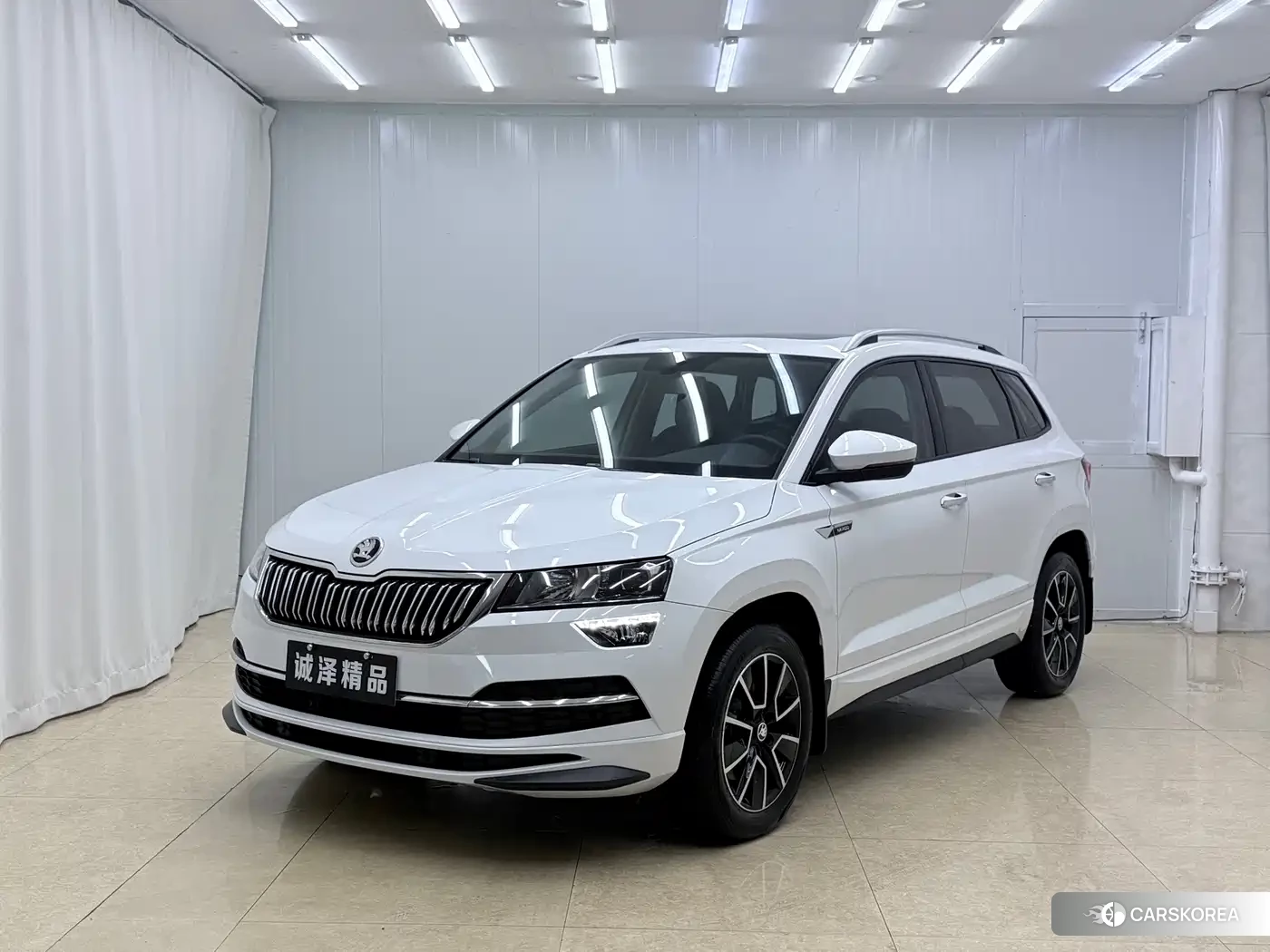 Skoda Karoq 2024 Белый из Китая, фото 2