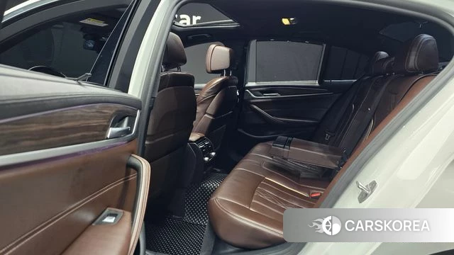 BMW 5 Series (G30) 2020 Белый из Кореи, фото 2