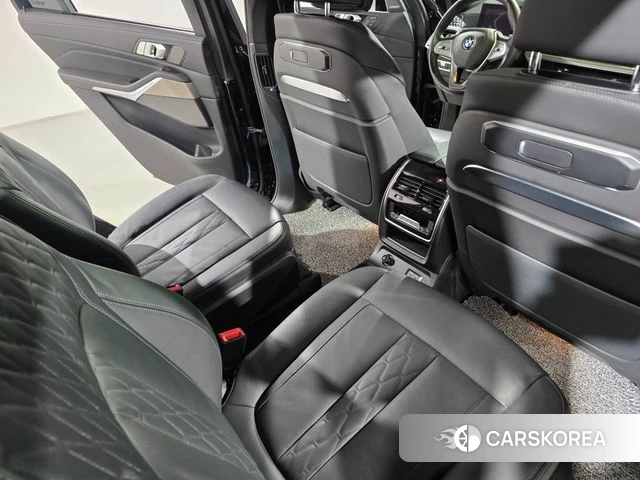 BMW X7 (G07) 2023 Черный из Кореи, фото 2