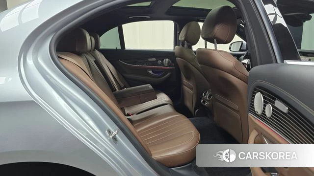 Mercedes-Benz E-Class W213 2021 Серебряный из Кореи, фото 2