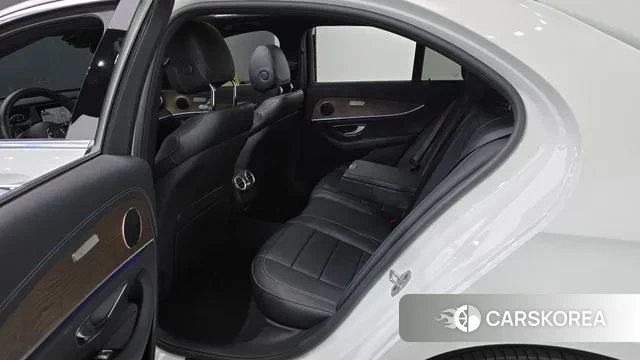 Mercedes-Benz E-Class W213 2023 Белый из Кореи, фото 2