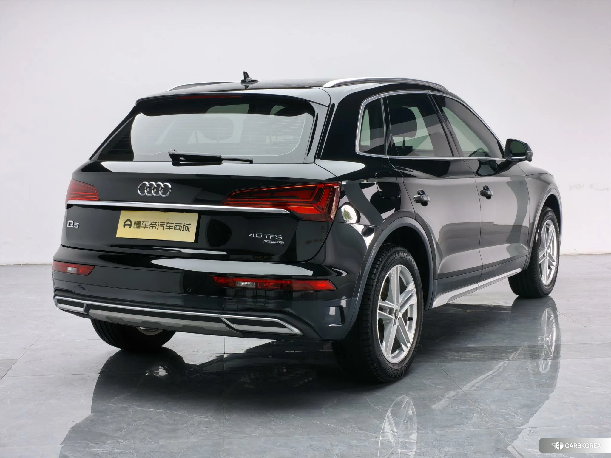 Audi Q5L 2021 Черный из Китая, фото 2