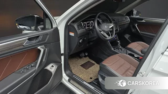 Volkswagen Tiguan Allspace 2024 Белый из Кореи, фото 2