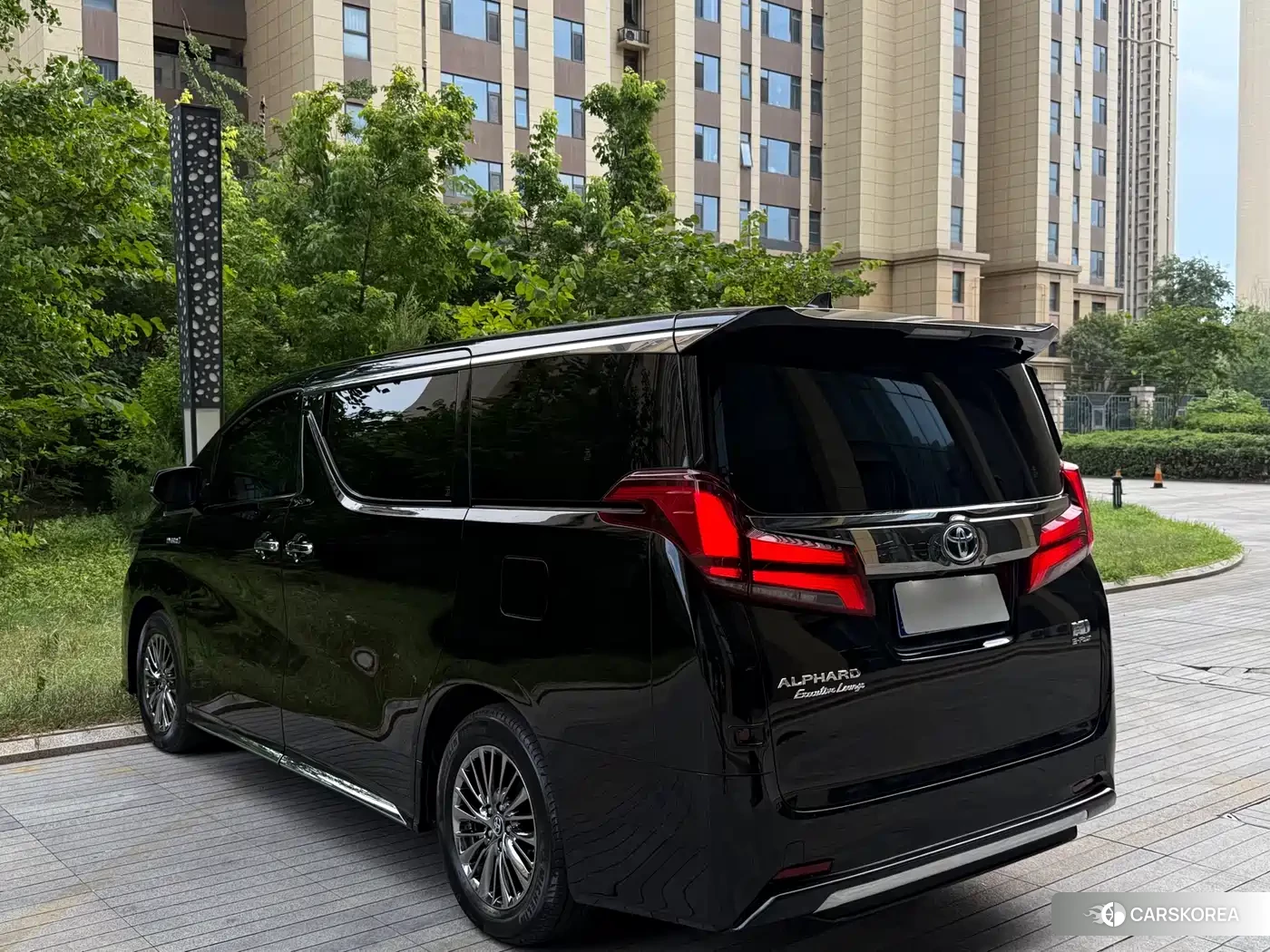 Toyota Alphard 2023 Черный из Китая, фото 2