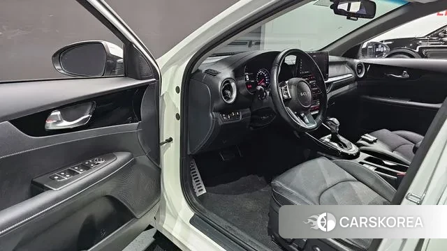 Kia The New K3 2nd generation 2024 Белый из Кореи, фото 2