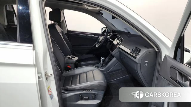 Volkswagen Tiguan second Generation 2022 Белый из Кореи, фото 2