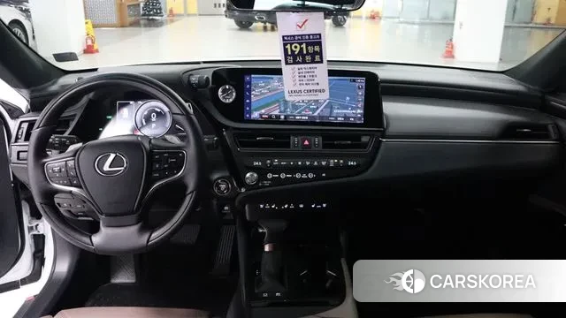 Lexus ES300h 7th generation 2025 Белый из Кореи, фото 2