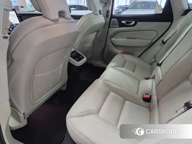 Volvo XC60 second Generation 2025 Белый из Кореи, фото 2