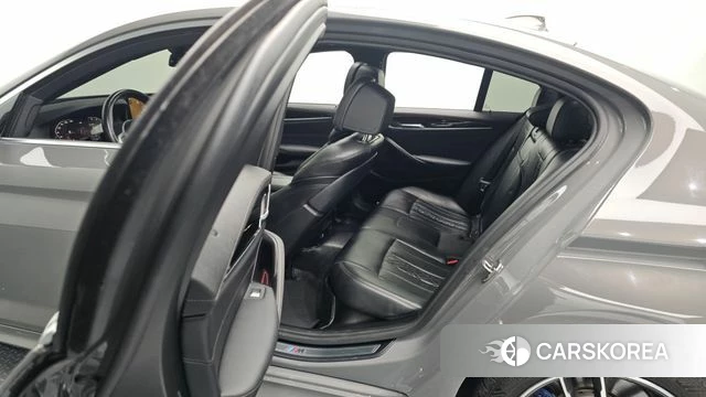 BMW 5 Series (G30) 2020 Серебристо-серый из Кореи, фото 2