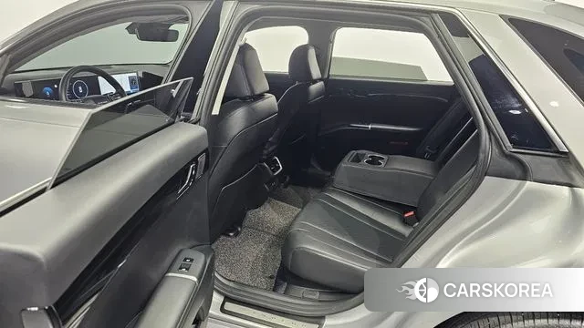 Hyundai Grandeur (GN7) 2024 Серебристо-серый из Кореи, фото 2