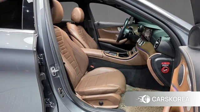 Mercedes-Benz E-Class W213 2021 Серый из Кореи, фото 2