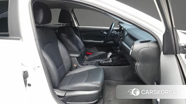 Kia The New K3 2nd generation 2023 Белый из Кореи, фото 2