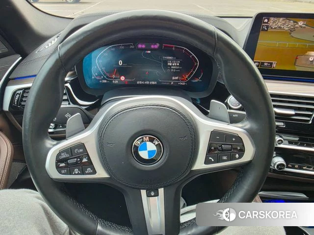 BMW 5 Series (G30) 2021 Серебристо-серый из Кореи, фото 2