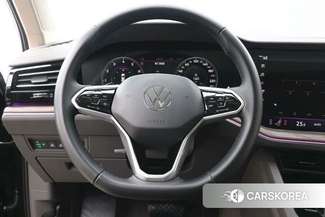 Volkswagen Touareg 2022 Черный из Китая, фото 2