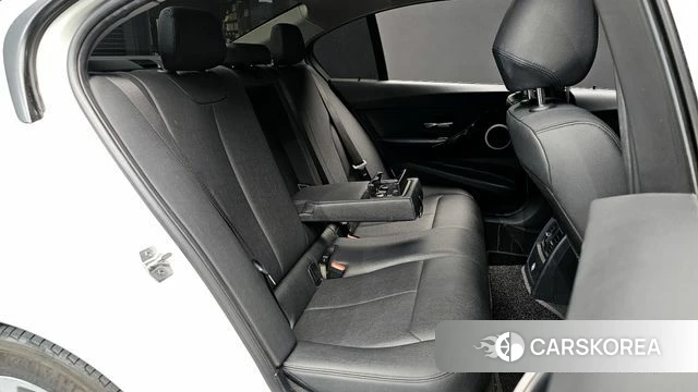 BMW 3 Series (F30) 2018 Белый из Кореи, фото 2