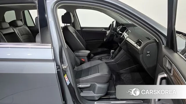 Volkswagen Tiguan Allspace 2022 Серый из Кореи, фото 2