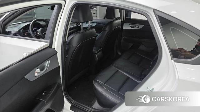 Kia The New K3 2nd generation 2022 Белый из Кореи, фото 2
