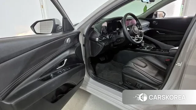 Hyundai Avante Hybrid (CN7) 2023 Серебристо-серый из Кореи, фото 2