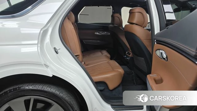 Genesis GV70 2023 Белый из Кореи, фото 2