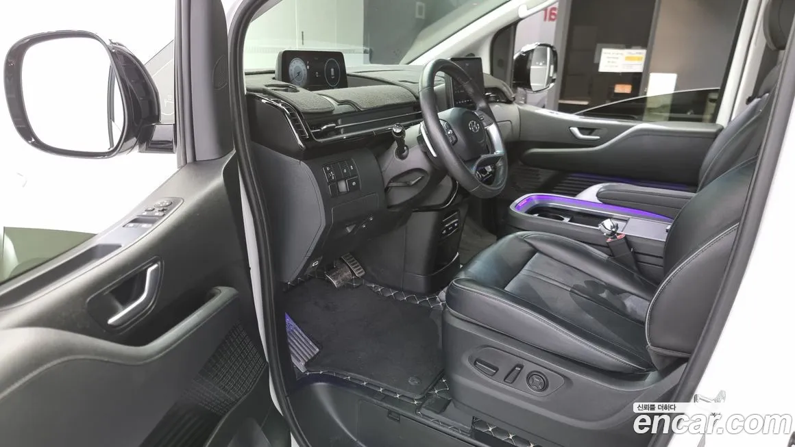 Hyundai Staria 2023 Белый из Кореи, фото 2