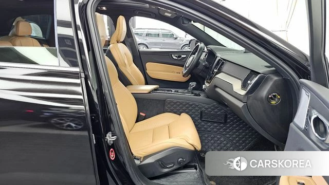 Volvo XC60 second Generation 2020 Черный из Кореи, фото 2