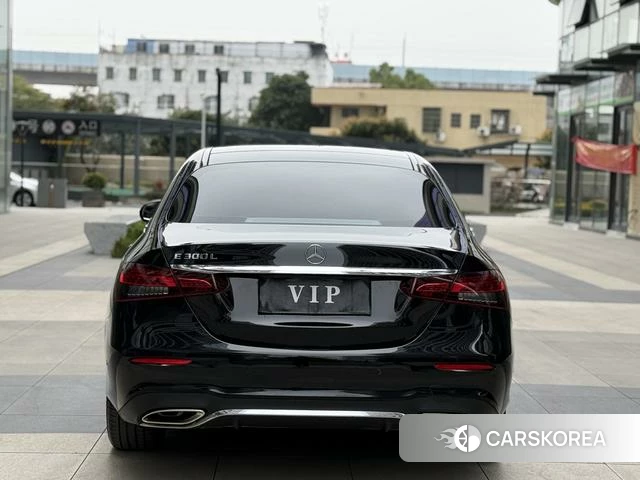 Mercedes-Benz E-class 2022 Черный из Китая, фото 2