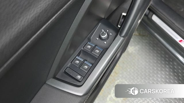 Audi Q3 (F3) 2022 Серый из Кореи, фото 2