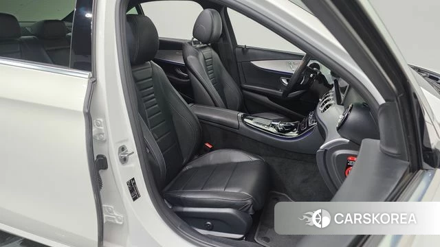 Mercedes-Benz E-Class W213 2021 Белый из Кореи, фото 2