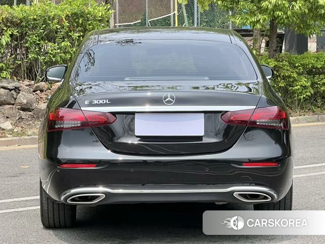 Mercedes-Benz E-class 2023 Черный из Китая, фото 2