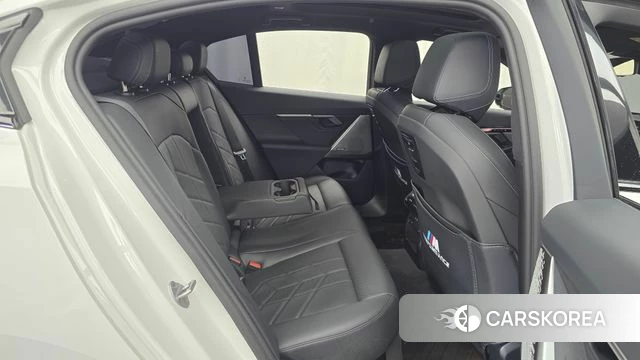 BMW 5 Series (G60) 2025 Белый из Кореи, фото 2