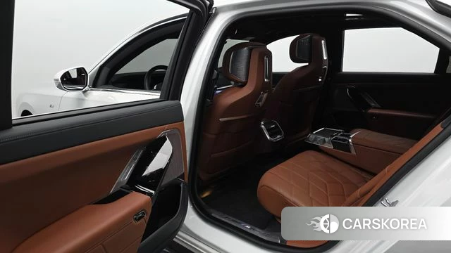 BMW 7 Series (G70) 2024 Белый из Кореи, фото 2