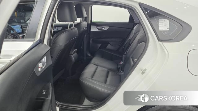 Kia The New K3 2nd generation 2023 Белый из Кореи, фото 2