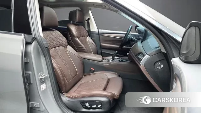 BMW 6 Series GT (G32) 2022 Серебристо-серый из Кореи, фото 2